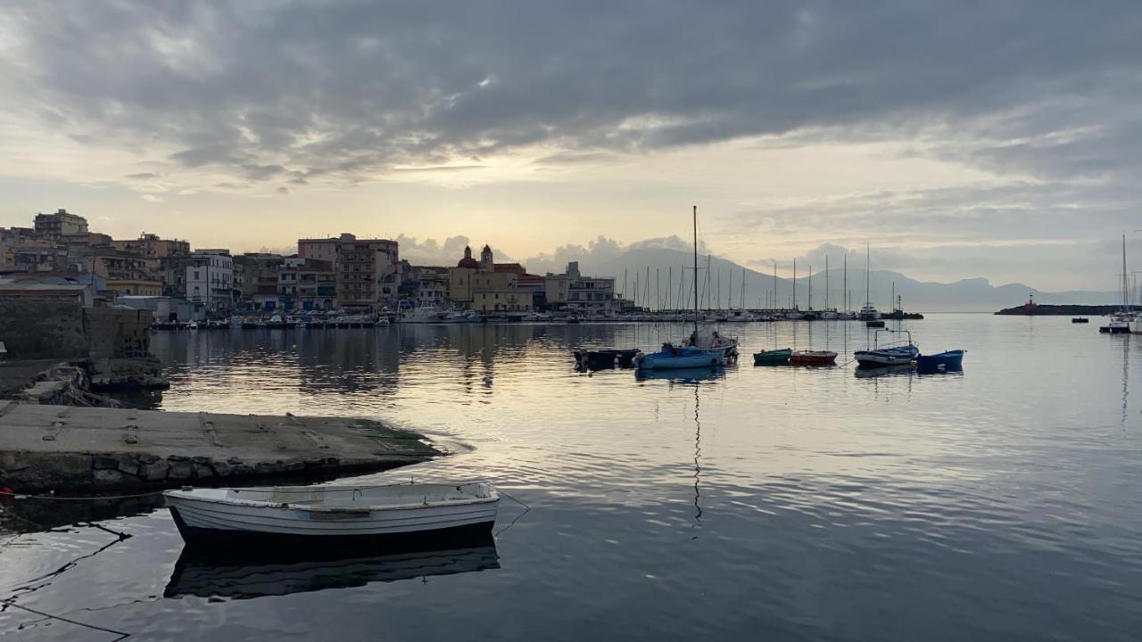 La Via Del Mare Bed & Breakfast Torre del Greco Exterior photo