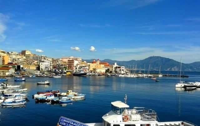 La Via Del Mare Bed & Breakfast Torre del Greco Exterior photo